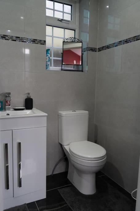 Stylish 1 Bed Apartment In Newly Refurbished Building W/ Parking & Wi-Fi Birmingham Exterior foto